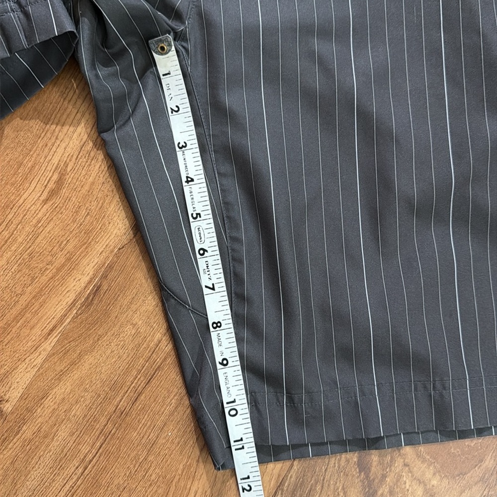 Oakley‎ Hydrolix Men Sz 36 Grey White Stripes Zip Shorts - Picture 6 of 9